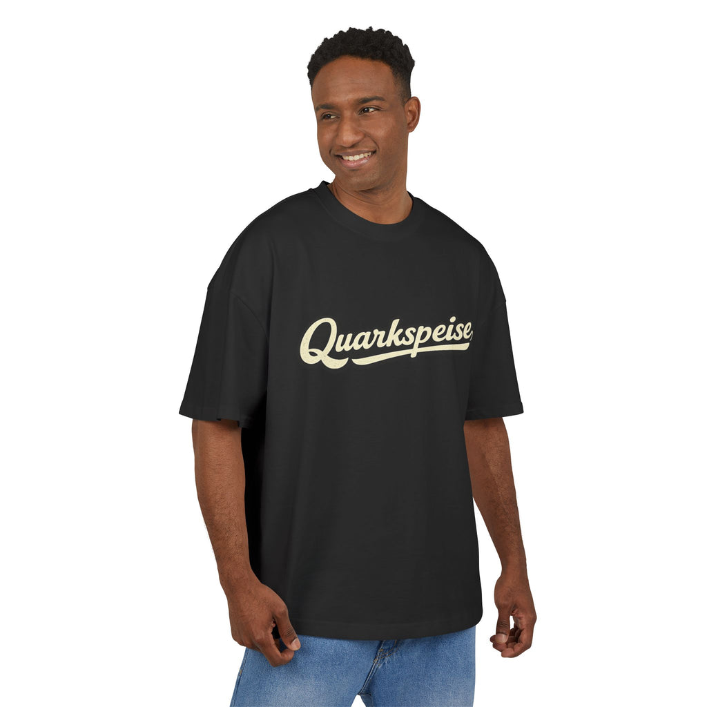 Quarkspeise Retro Script Box Tee — Vintage Grafik T-Shirt