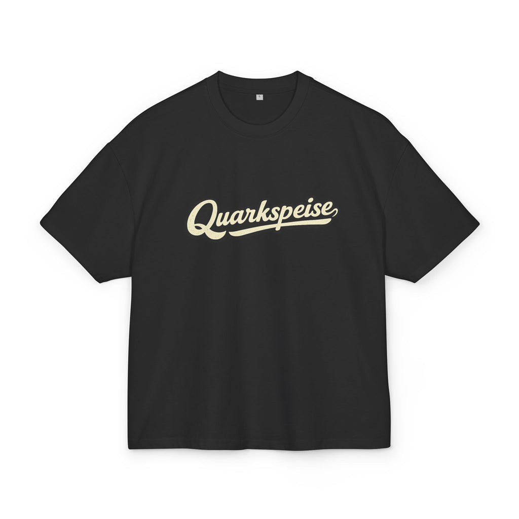 Quarkspeise Retro Script Box Tee — Vintage Grafik T-Shirt